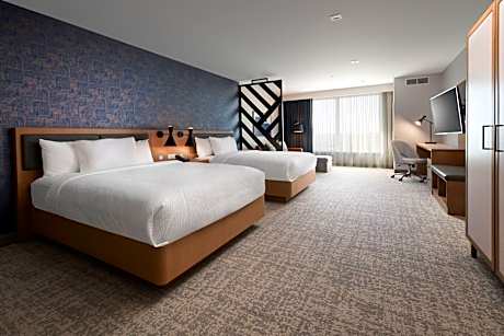 Studio with Two Queen Beds