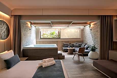 Semiground Patio Room with Hot tub