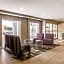 La Quinta Inn & Suites by Wyndham Cleveland - Airport North