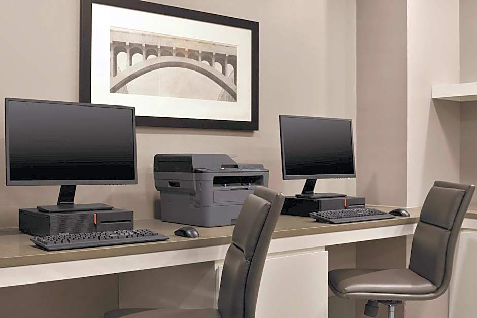 Country Inn & Suites by Radisson, Belleville, ON