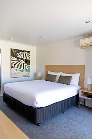 Tea House Motor Inn