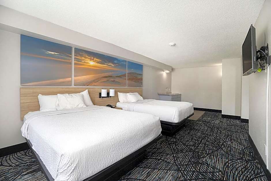 Days Inn & Suites by Wyndham Norton Shores/Muskegon