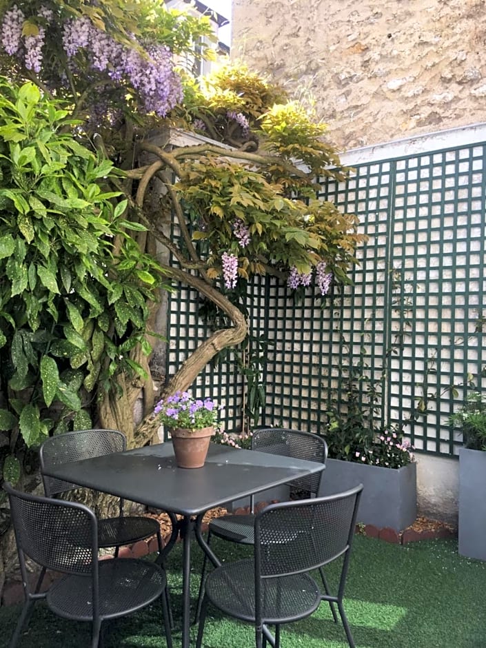 Wisteria – Fontainebleau, TX