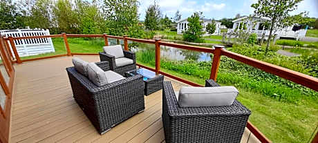 Luxury Lodge with peaceful pond view at Southview