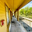 Bonita Lakes Inn