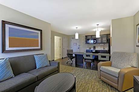 One-Bedroom Queen Suite -Non-Smoking