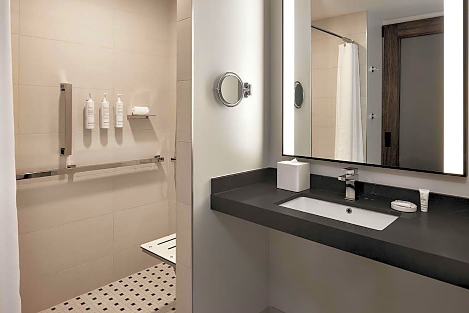 Oshkosh Marriott Waterfront Hotel & Convention Center