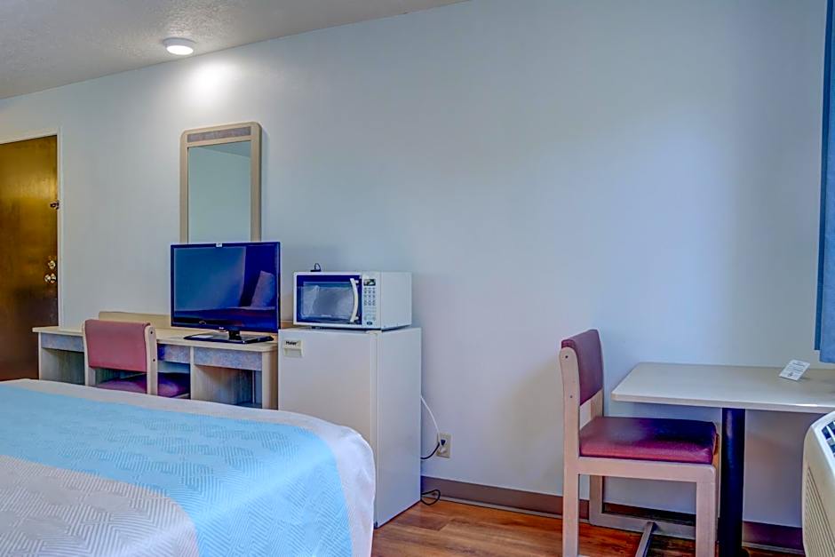 Motel 6-The Dalles, OR