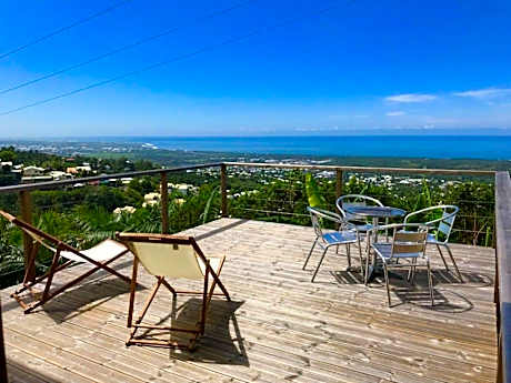 Lounge des hauts, 3 maisons à L'étang-Salé avec vue sur l'Océan indien et la forêt
