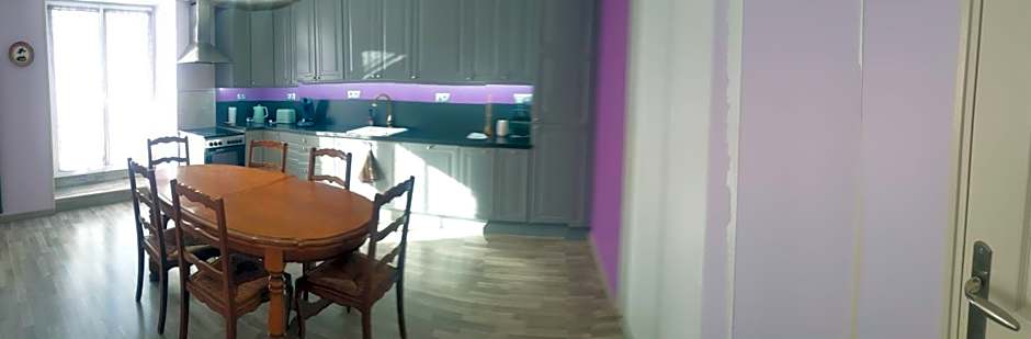 chez Émile côté face maison entière, 3 chambres, 2 salles de bains,jardin et terrasse