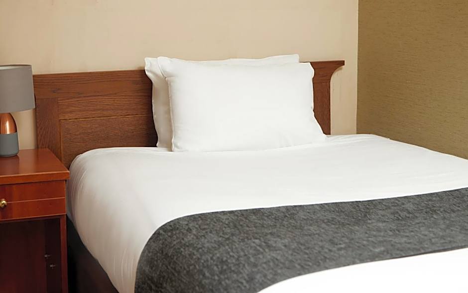 Kings Arms Hotel by Greene King Inns