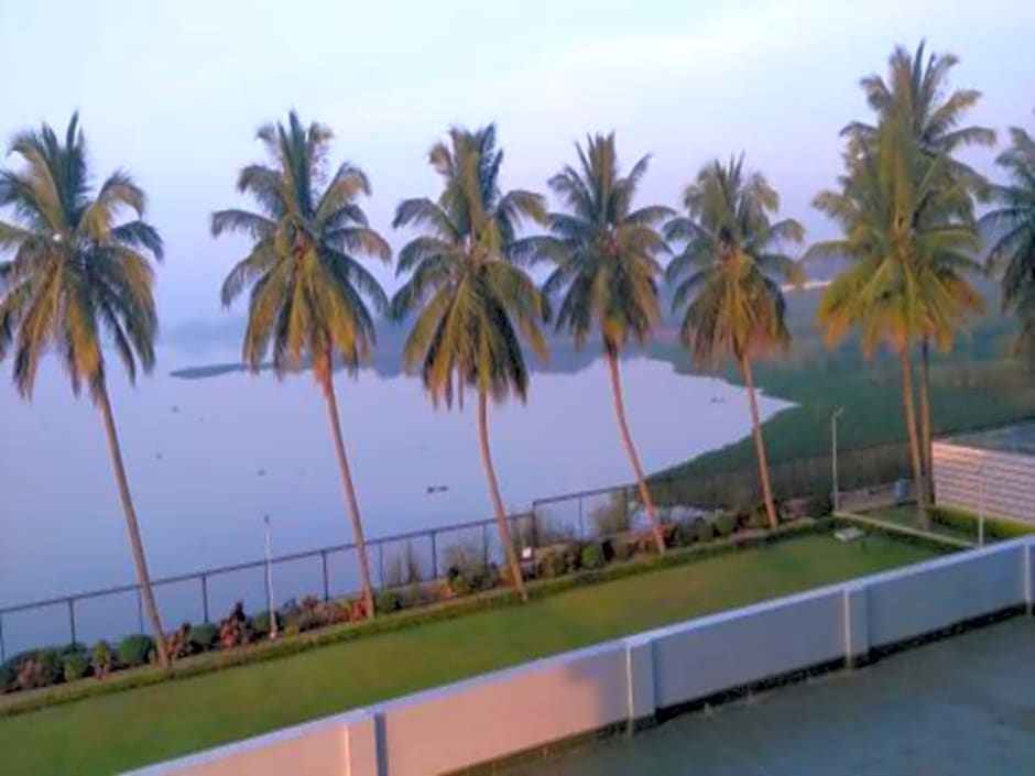 Hotel Naveen Lakeside