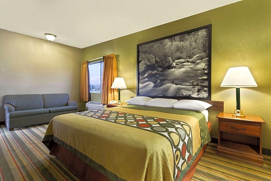 Super 8 By Wyndham Ridgecrest – Ridgecrest, CA