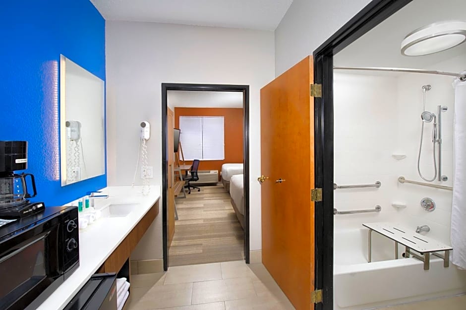 Holiday Inn Express & Suites San Antonio - Downtown Market Area, an IHG Hotel