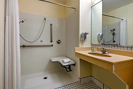 2 Double Beds, Nonsmoking, Accessible