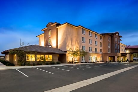 Holiday Inn & Suites BARSTOW
