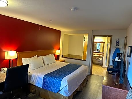 King Suite with Whirlpool - Non-smoking