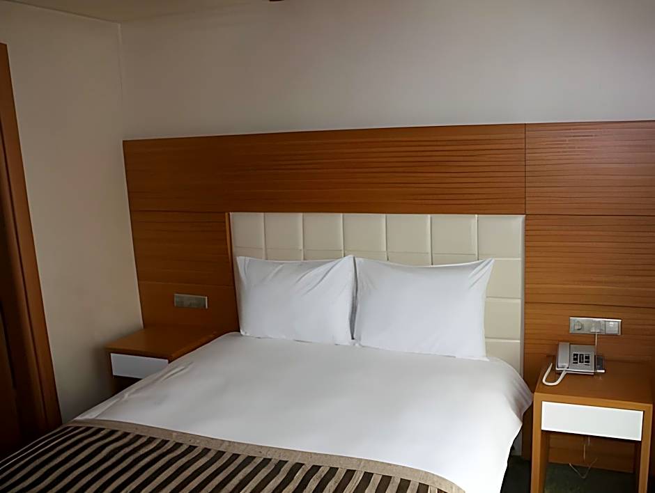 Nüzhet Otel
