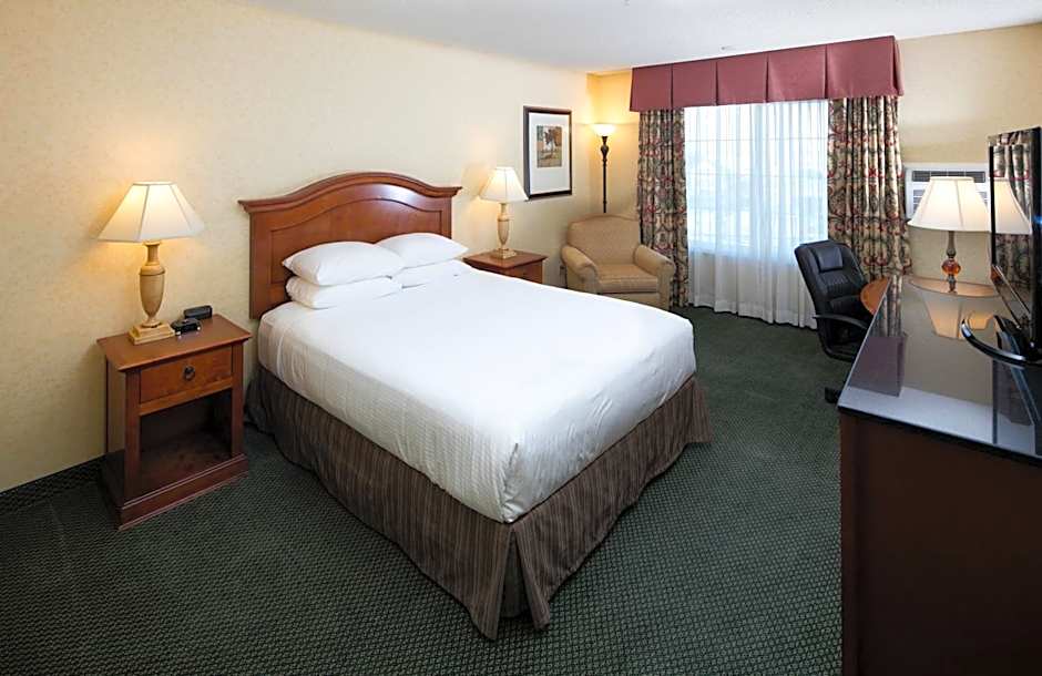 Photo 1 of 4 of Standard 1 Queen Bed