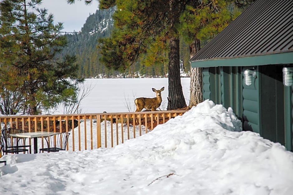 The Suttle Lodge & Boathouse