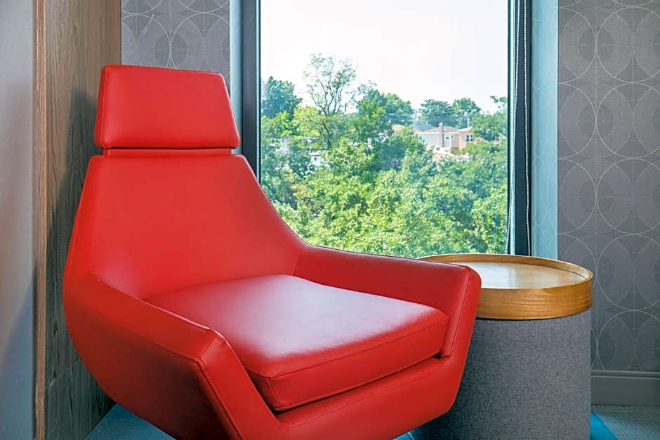 Aloft New York LaGuardia Airport