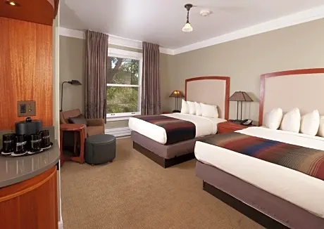 Deluxe Hotel Room 2 Queen Beds