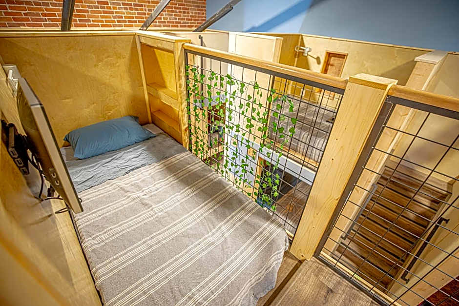 Social Stays - Santa Barbara's FIRST hostel on State Street