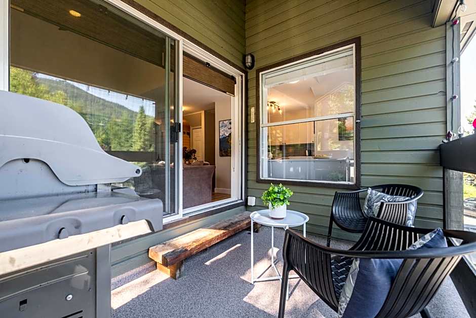 Powderview by Outpost Whistler