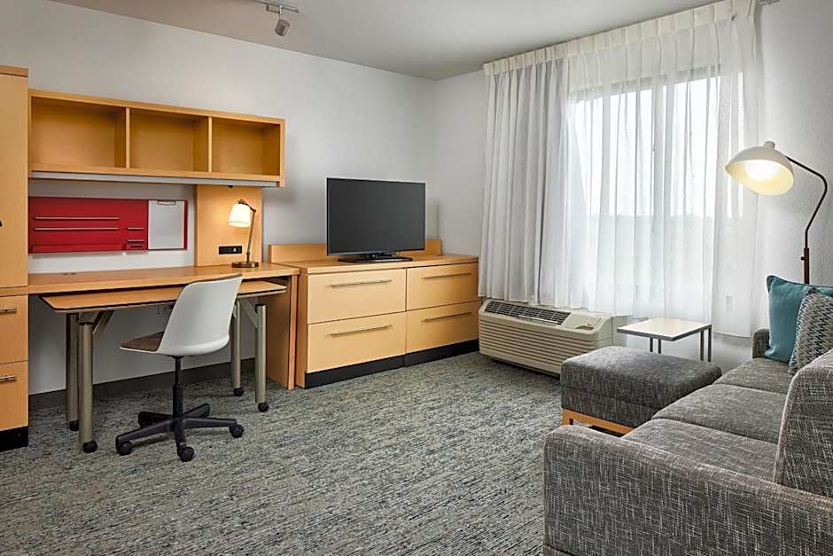 TownePlace Suites by Marriott Garden City