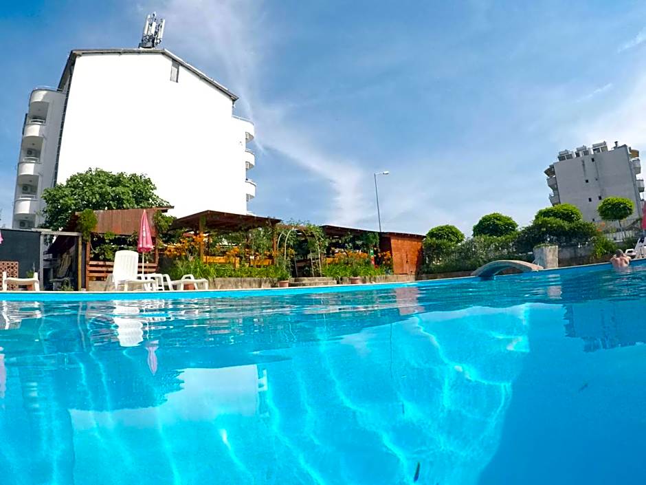Alba Family Club Hotel