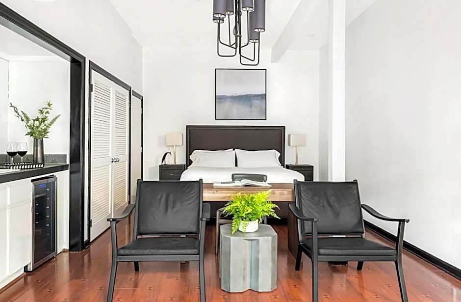 Photo 1 of 6 of Deluxe 1 King Bed
