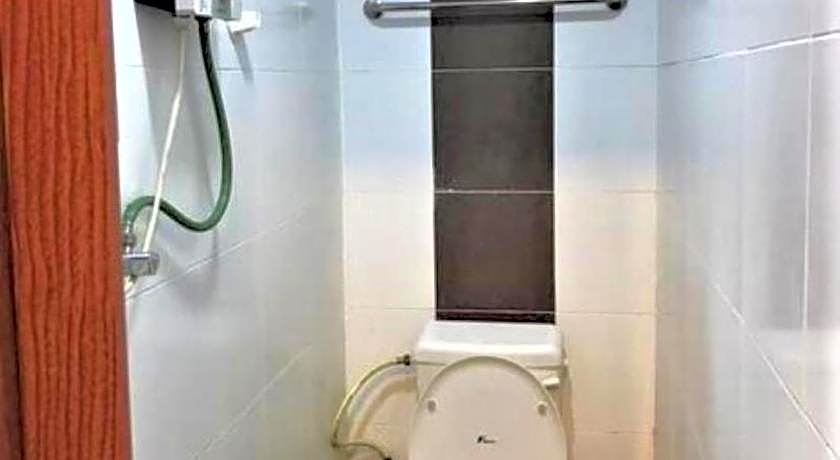 OYO 90324 Muar Station Hotel