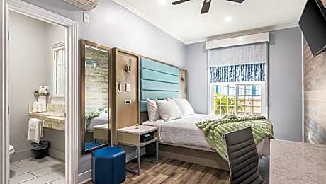 Cozy Queen Room