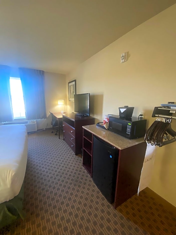 Cobblestone Hotel & Suites - Broken Bow