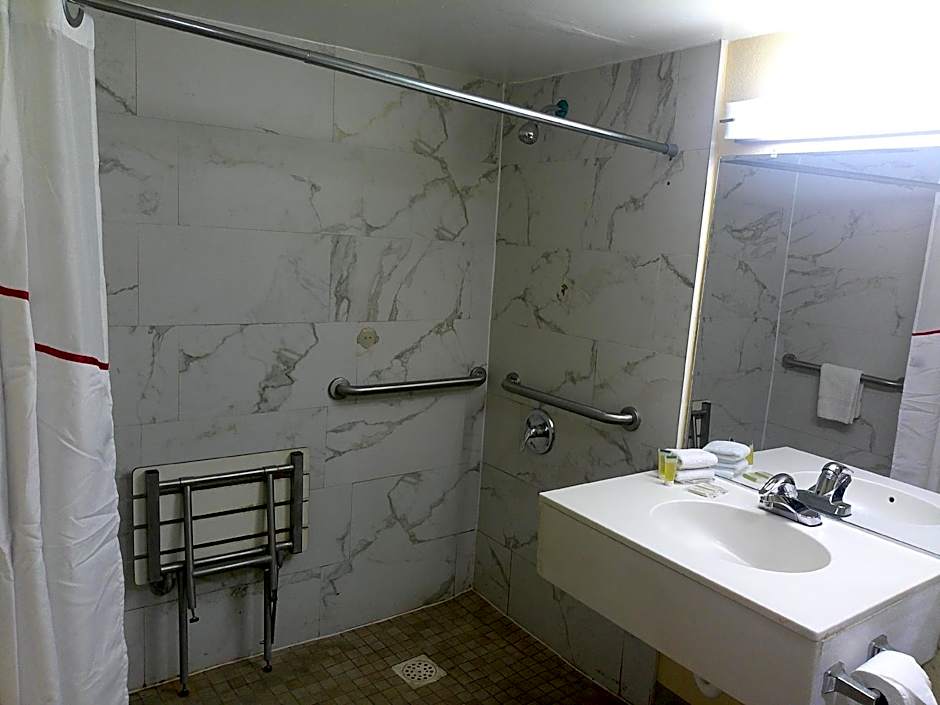 Red Roof Inn Hampton Coliseum