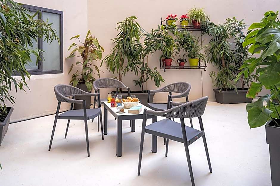 Urban Nest - Suites & Apartments