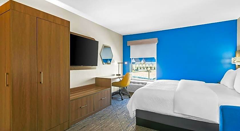 Holiday Inn Express & Suites Joplin Southeast