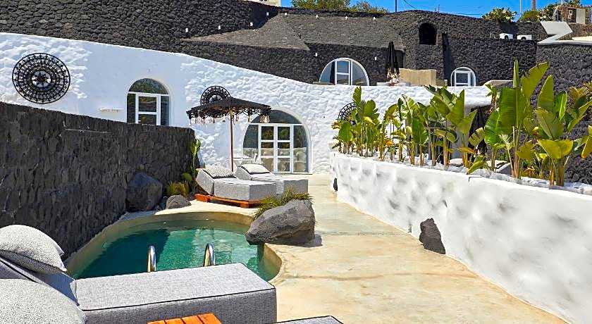 Theano Cave Suites & Villas