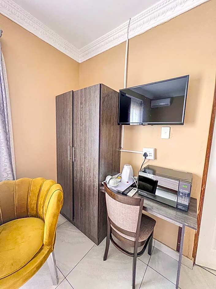 La Bronze Guest Lodge