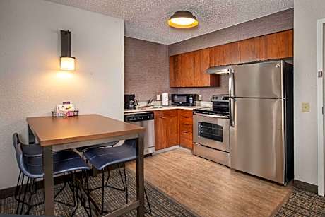 Mobility Accessible Two Bedroom Suite Two Queens Roll-In Shower