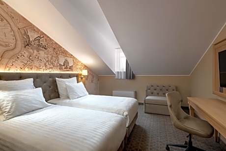 Business Twin Room with Extra Bed