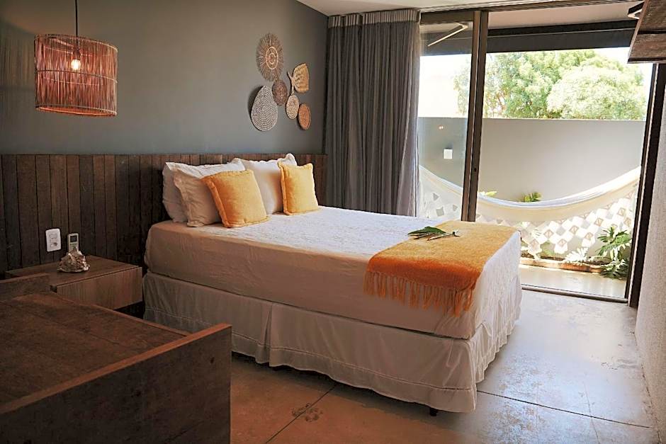 Casa com piscina aquecida, cozinheira, 30m do mar