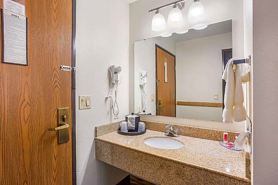 Econo Lodge Cedar Rapids South