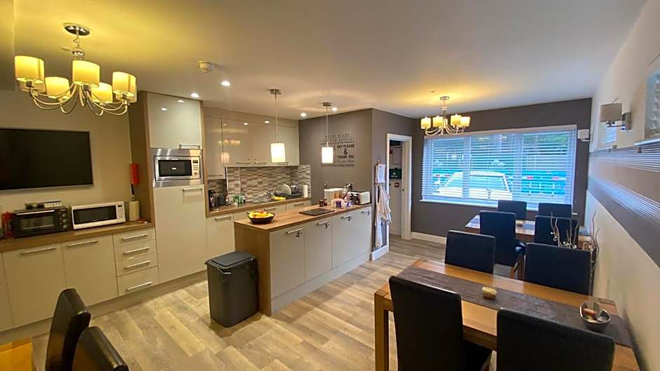 Deepcut Lodge Bed & Breakfast Self Service