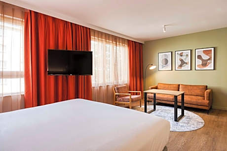 Deluxe King Room