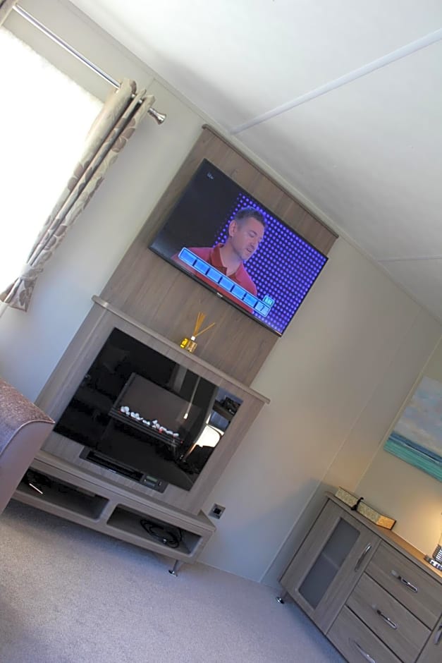 Moonlight Ridge -2 bedroom lodge with hot tub