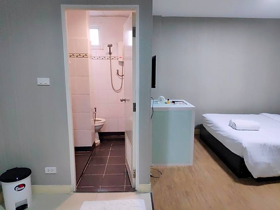 Tim Place - BTS Phra Khanong