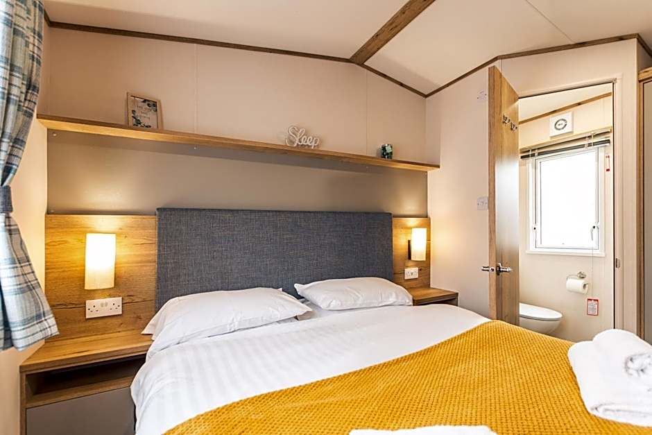 Squirrel Lodge with Hot Tub