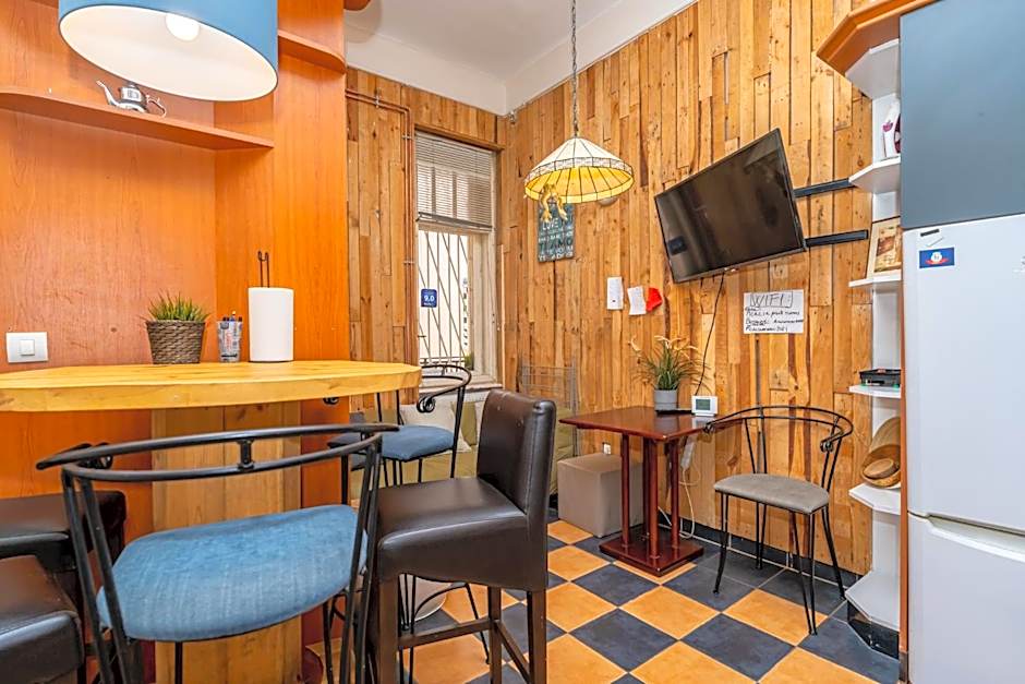 Acacia Private Rooms & Studios