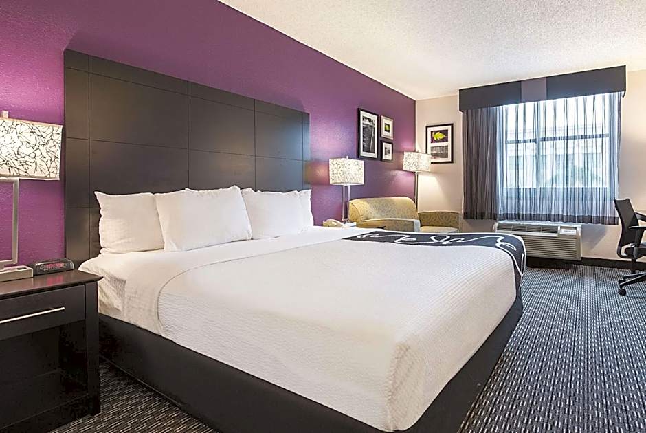 La Quinta Inn & Suites by Wyndham Plantation At Southwest 6th Street